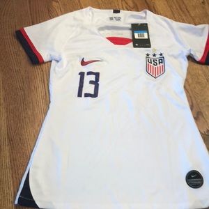 Nwts woman’s US soccer jersey